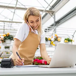 Bestellungen fü den Gartenhandel werden am Rechner getätigt